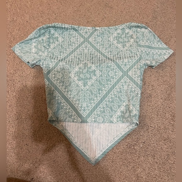 Forever 21 Green bandana style short sleeve crop top size small - Picture 6 of 8